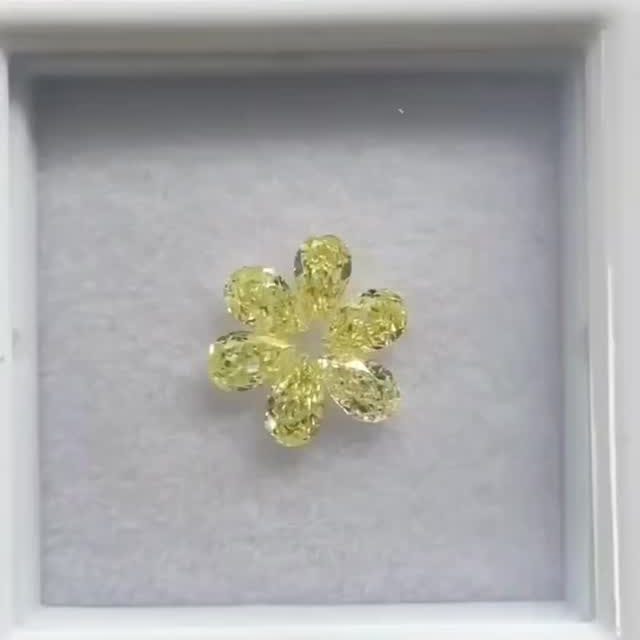 Natural Fancy pear shape Diamonds 😍
.
.
You can customise your order in all shape and size.. 
Made By Order!! // Beautiful Bracelets, Rings 💍 Jewellery ✨
.
.
+++Follow for more jewelry content! #ShreeRajGroup

.
#naruralfancyellowdiamond #yellowrounddiamondjewelry