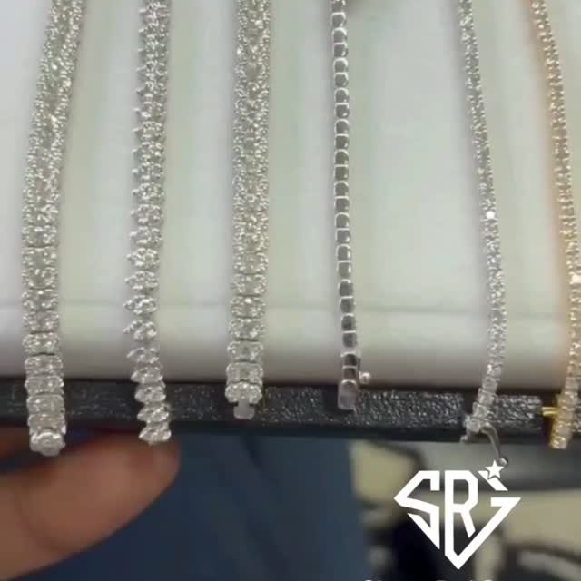 Unique ! design bracelet // DEF color  White diamond bracelet for party wedding Customize 18k jewelry 💛✨
.
.
.
#Naturalcolordiamond #fancyjewellery #brilliantcutdiamond  uae🇯🇴 usa🇺🇲 hongkong🇻🇳
.
 .
This was ordered by our customer. You can also workwith us through orders
.
.
You can customise your order in all shape and size.. 
Made By Order!! // Beautiful Bracelets, Rings 💍 Jewellery ✨
.